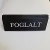Rezervačná tabuľka, čierna koženka s pozdĺžnou štruktúrou, biela potlač, malá