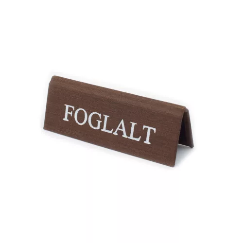 Rezervačná tabuľka, hnedá textilná koženka, biela potlač, malá