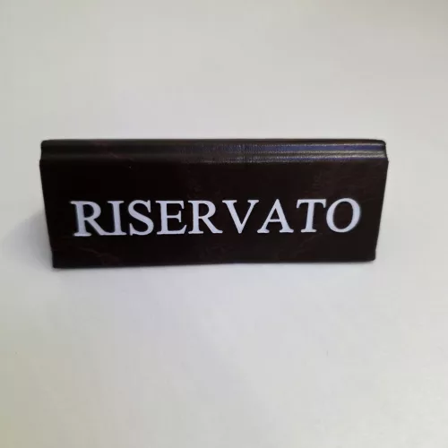 Stolová tabuľka RISERVATO, tmavohnedá koženka, biela potlač, malá
