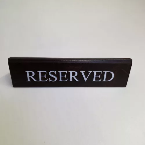 Stolová tabuľka RESERVED, tmavohnedá koženka, biela potlač, veľká