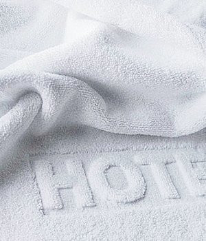 Výstup na vaňu s nápisom HOTEL 20 / 2 600-650 gr