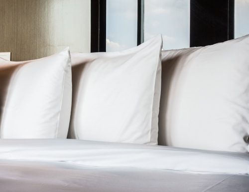 POVLAK NA VANKÚŠ / SIMA Veľký vankúš 70x90cm Hotel 50% bavlna - 50% polyester 135g /